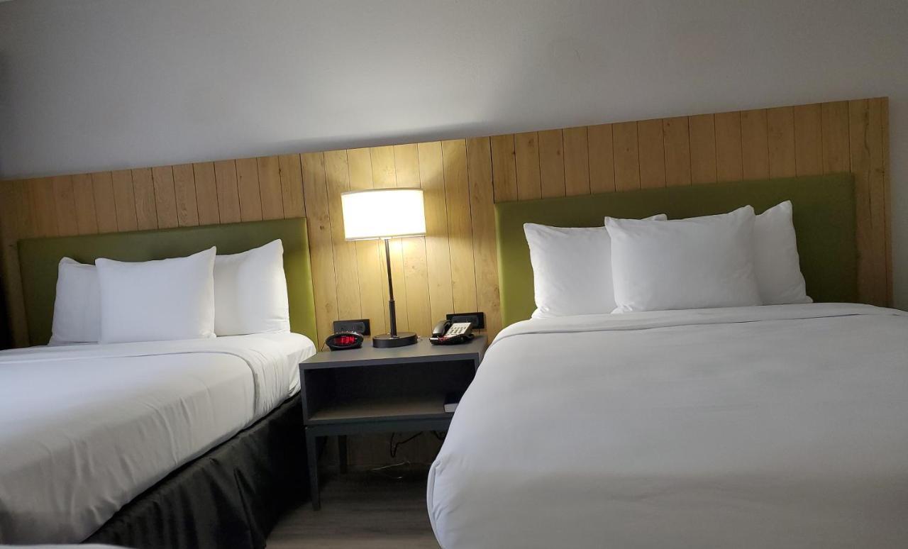 Country & By Radisson, At Mall Of Georgia, Ga Hotel 3*