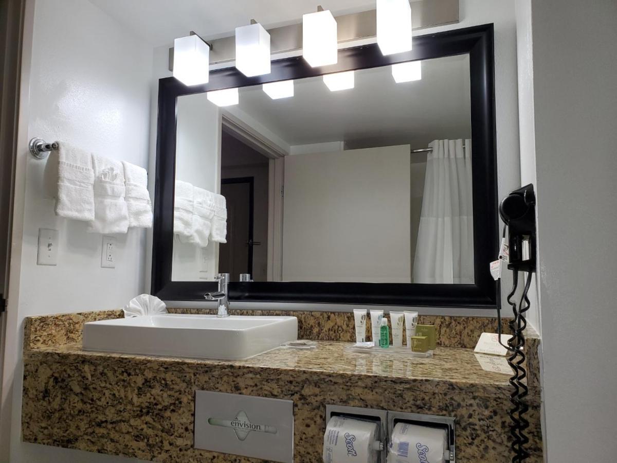 Hotel Country & By Radisson, At Mall Of Georgia, Ga