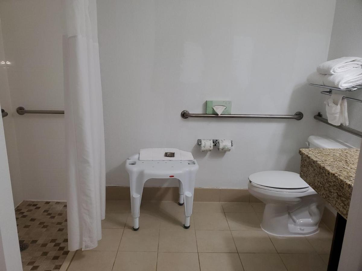 Hotel Country & By Radisson, At Mall Of Georgia, Ga 3*