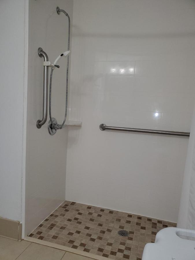 Country & By Radisson, At Mall Of Georgia, Ga Hotel 3*