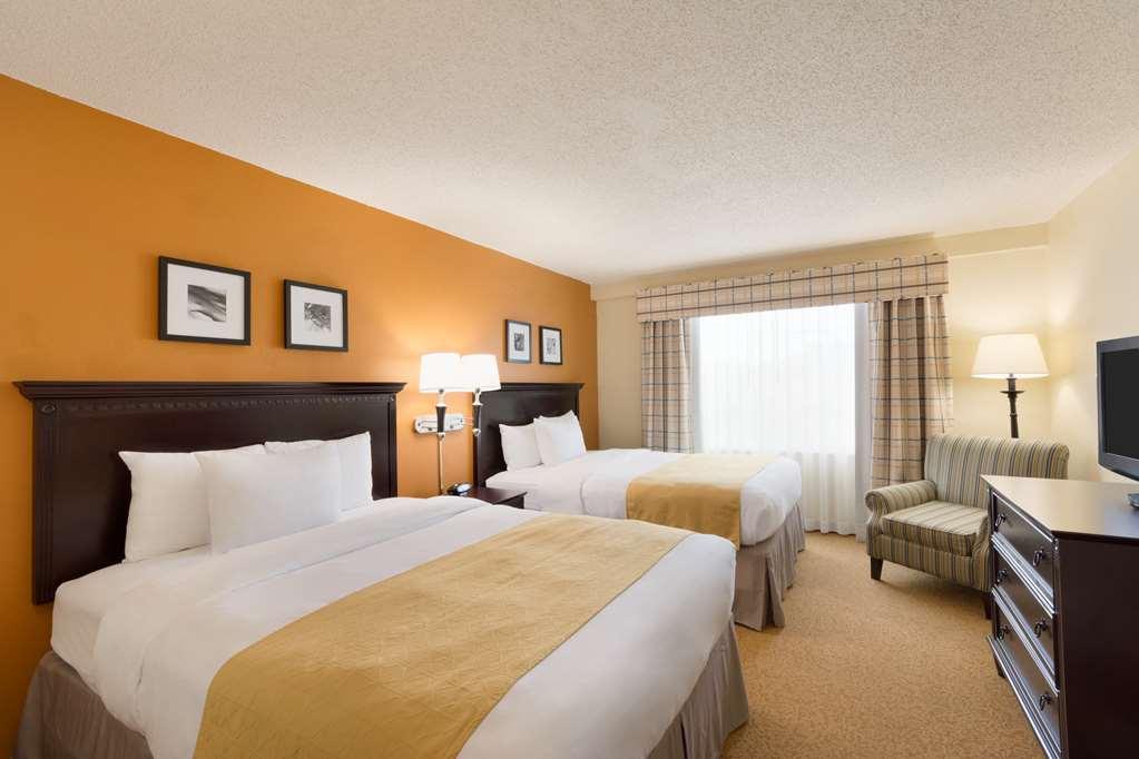Hotel Country & By Radisson, At Mall Of Georgia, Ga 3*