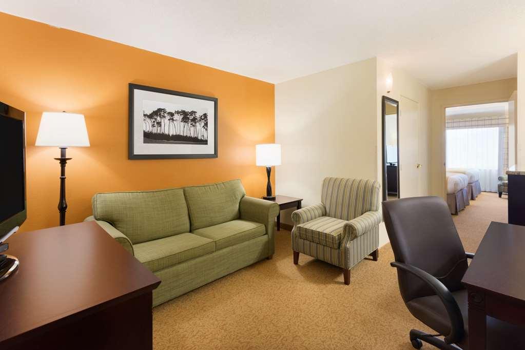 Hotel Country & By Radisson, At Mall Of Georgia, Ga Buford