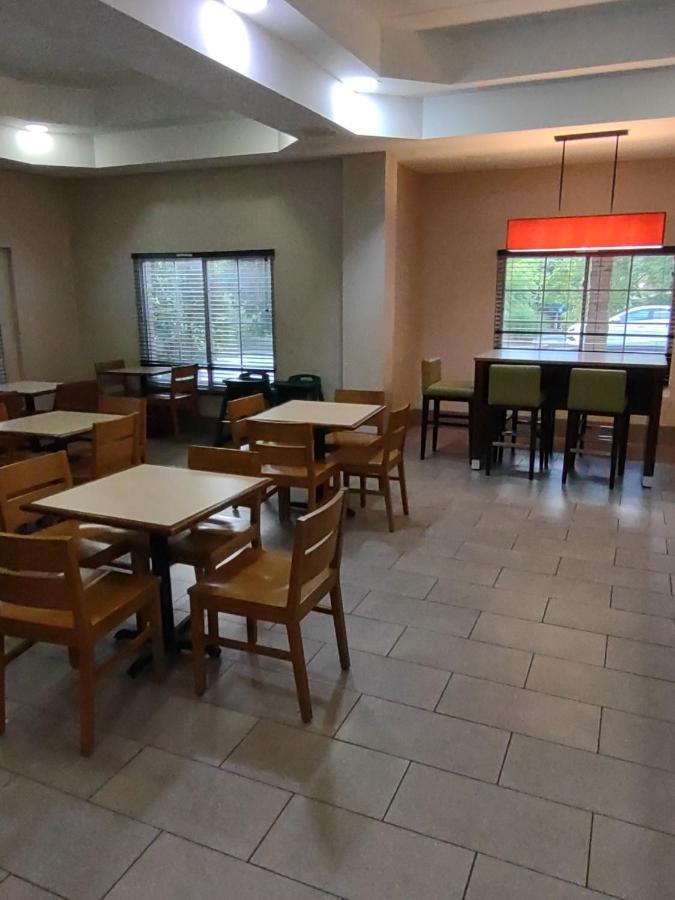Country & By Radisson, At Mall Of Georgia, Ga 3*