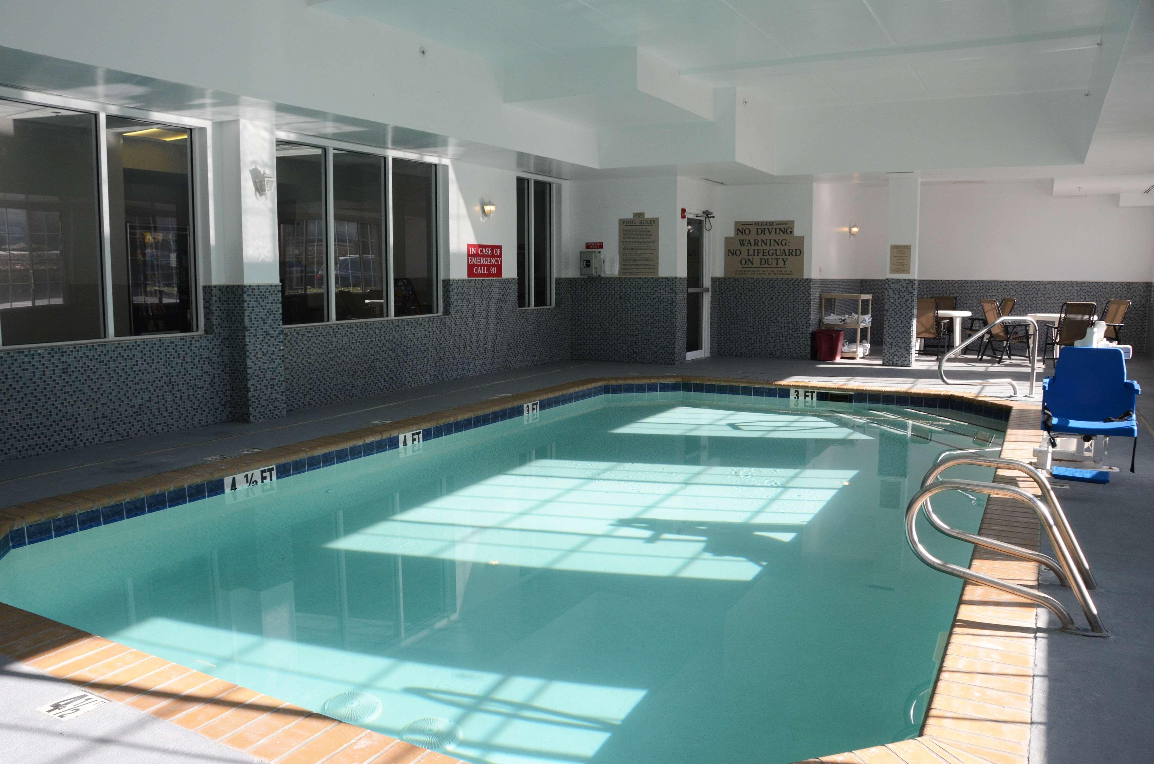 Country & By Radisson, At Mall Of Georgia, Ga Hotel 3*