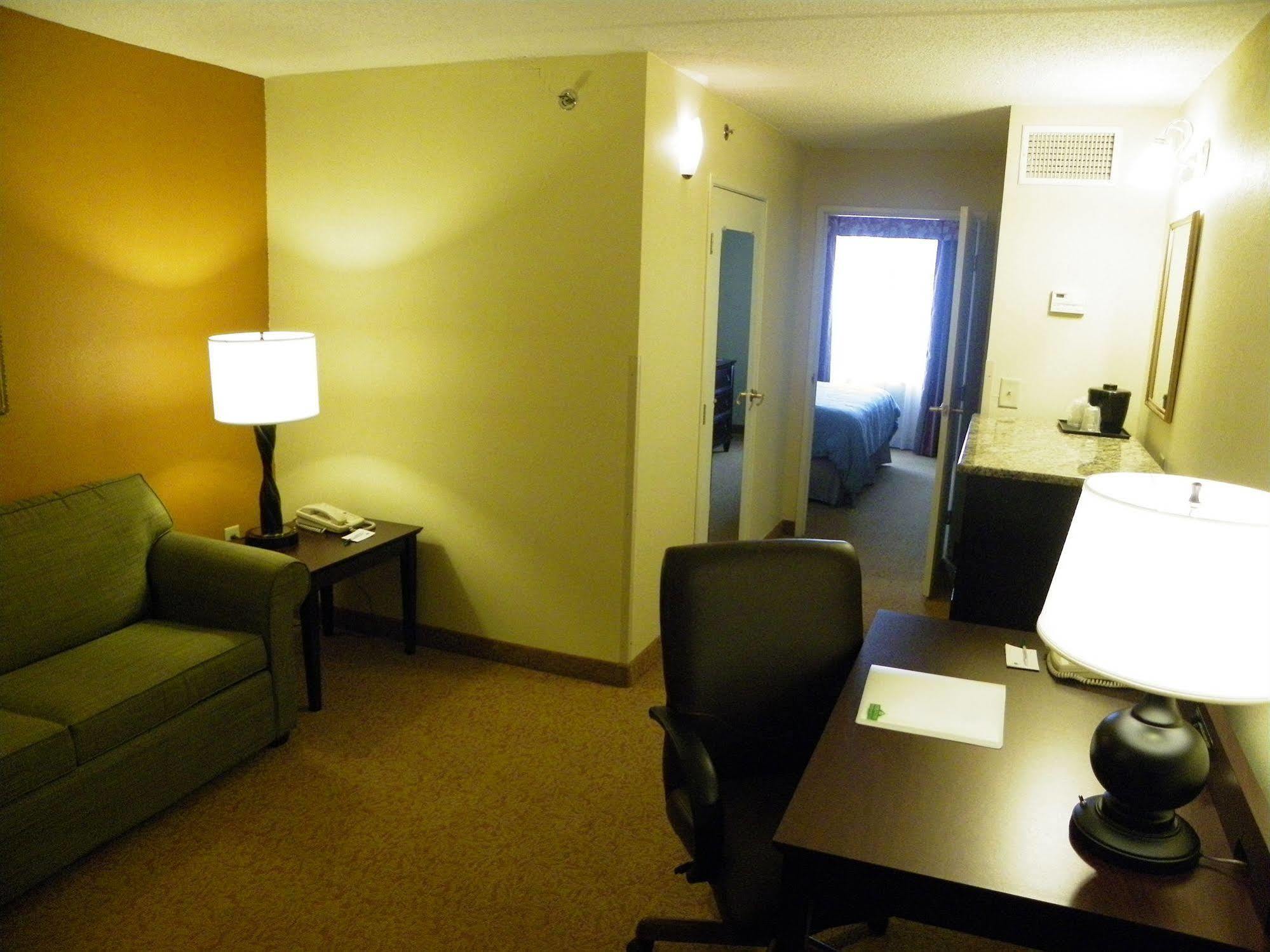 Hotel Country & By Radisson, At Mall Of Georgia, Ga