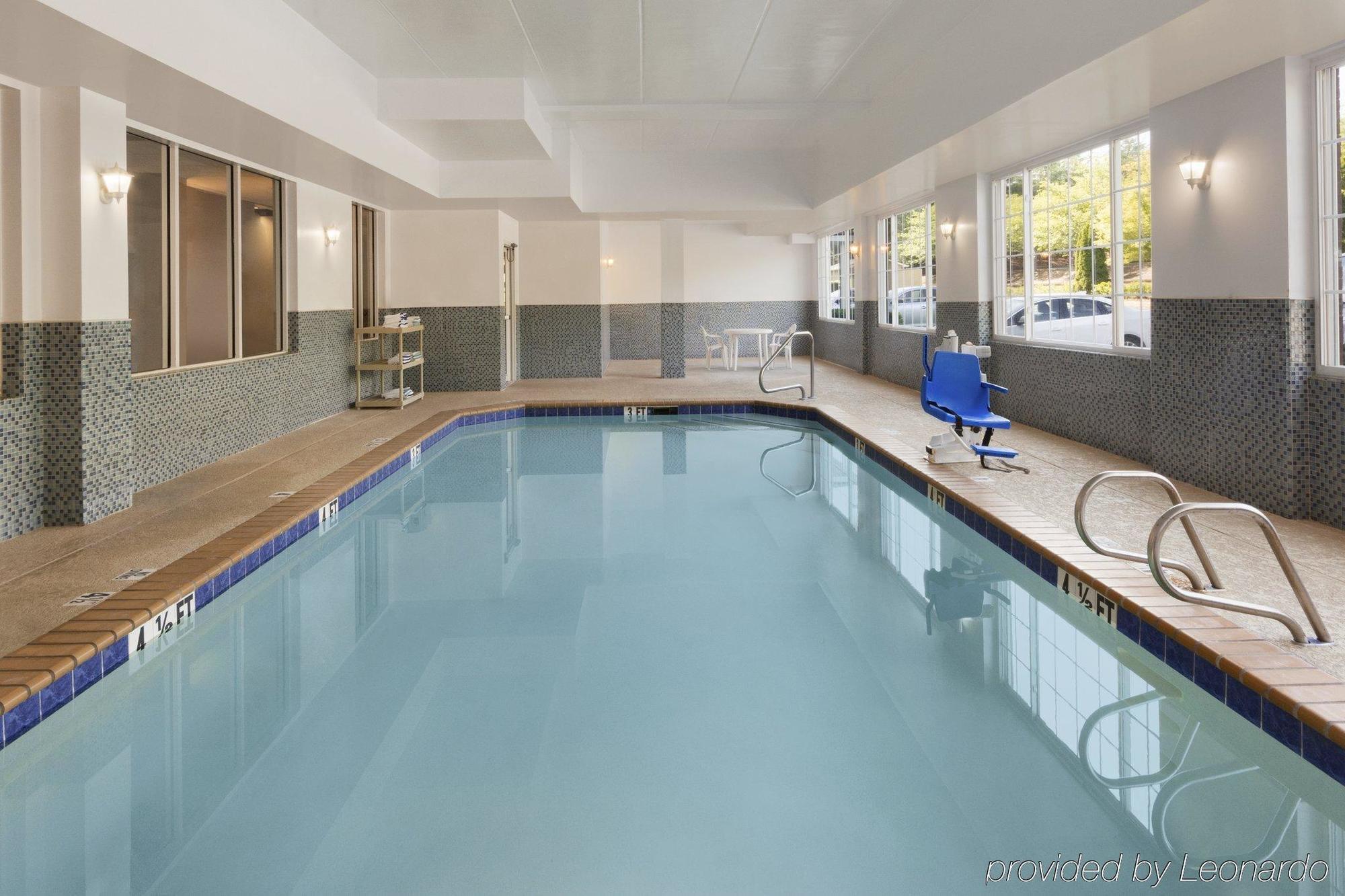 Hotel Country & By Radisson, At Mall Of Georgia, Ga 3*