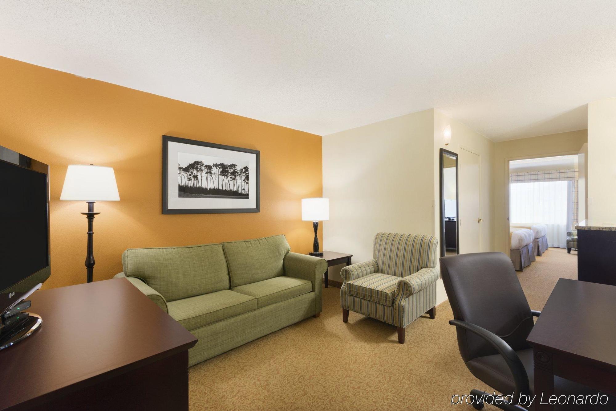 Hotel Country & By Radisson, At Mall Of Georgia, Ga 3*